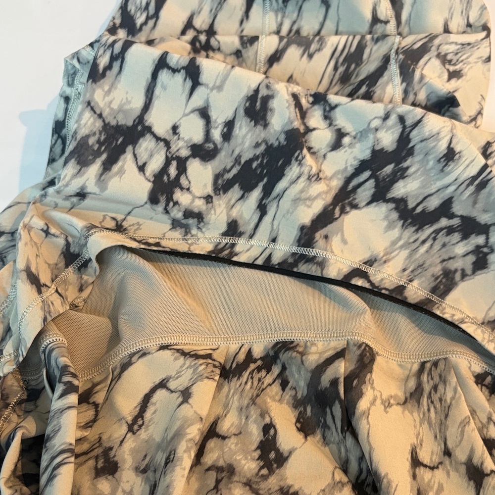 lululemon athletica Black and Cream Ski Jacket - Picture 3 of 5